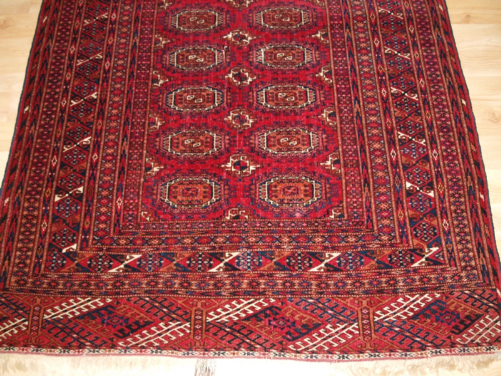 ANTIQUE TEKKE TURKMEN RUG WITH SALOR GULS, CIRCA 1900. View VI