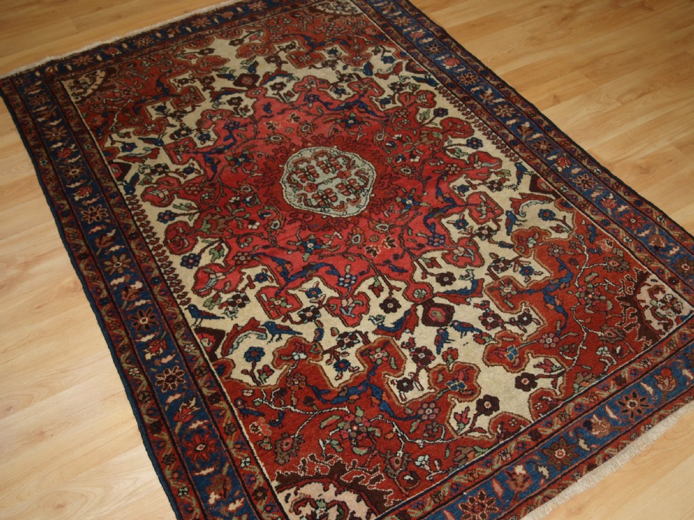 ANTIQUE TAFRESH VILLAGE RUG OF CLASSIC DESIGN, CIRCA 1900. View II