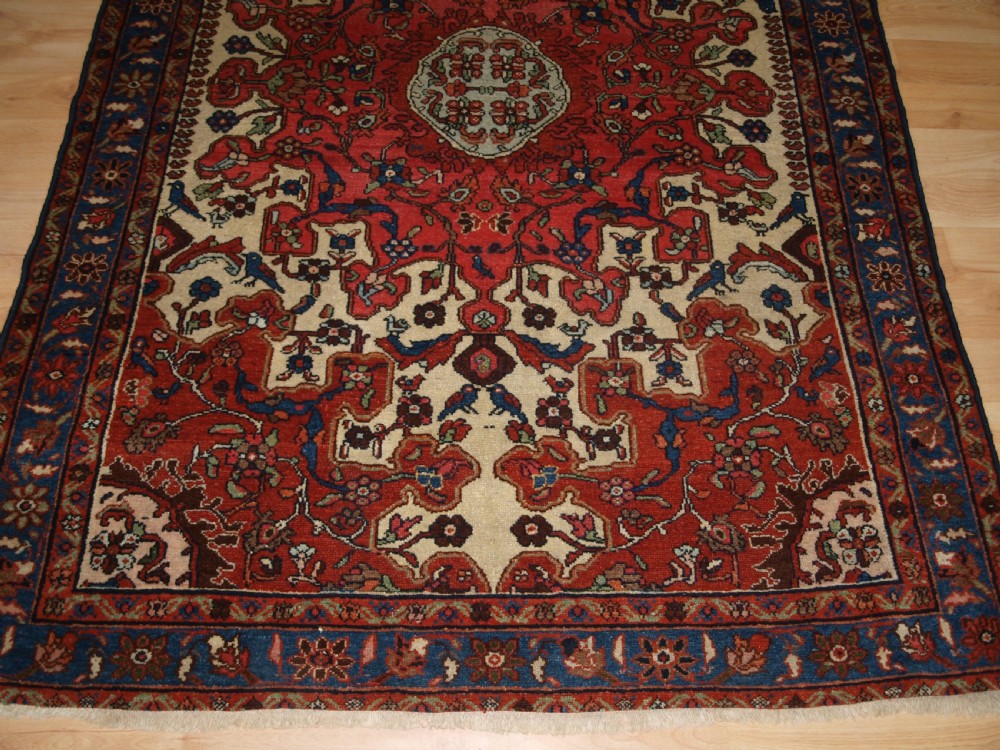 ANTIQUE TAFRESH VILLAGE RUG OF CLASSIC DESIGN, CIRCA 1900. View VI