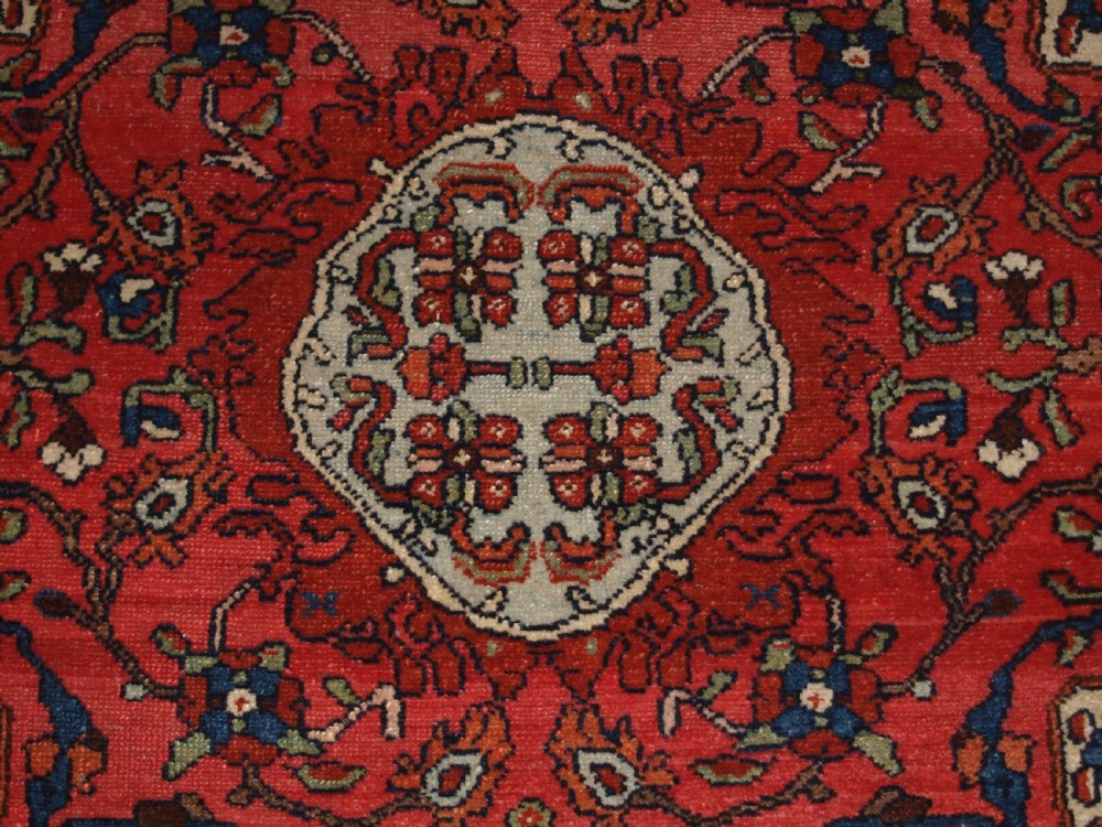 ANTIQUE TAFRESH VILLAGE RUG OF CLASSIC DESIGN, CIRCA 1900. View VII