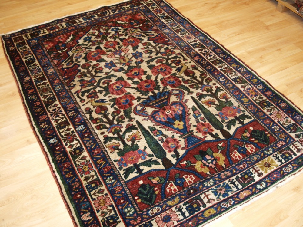 ANTIQUE BAKHTIARI RUG OF VASE AND GARDEN DESIGN, CIRCA 1900/20. View II