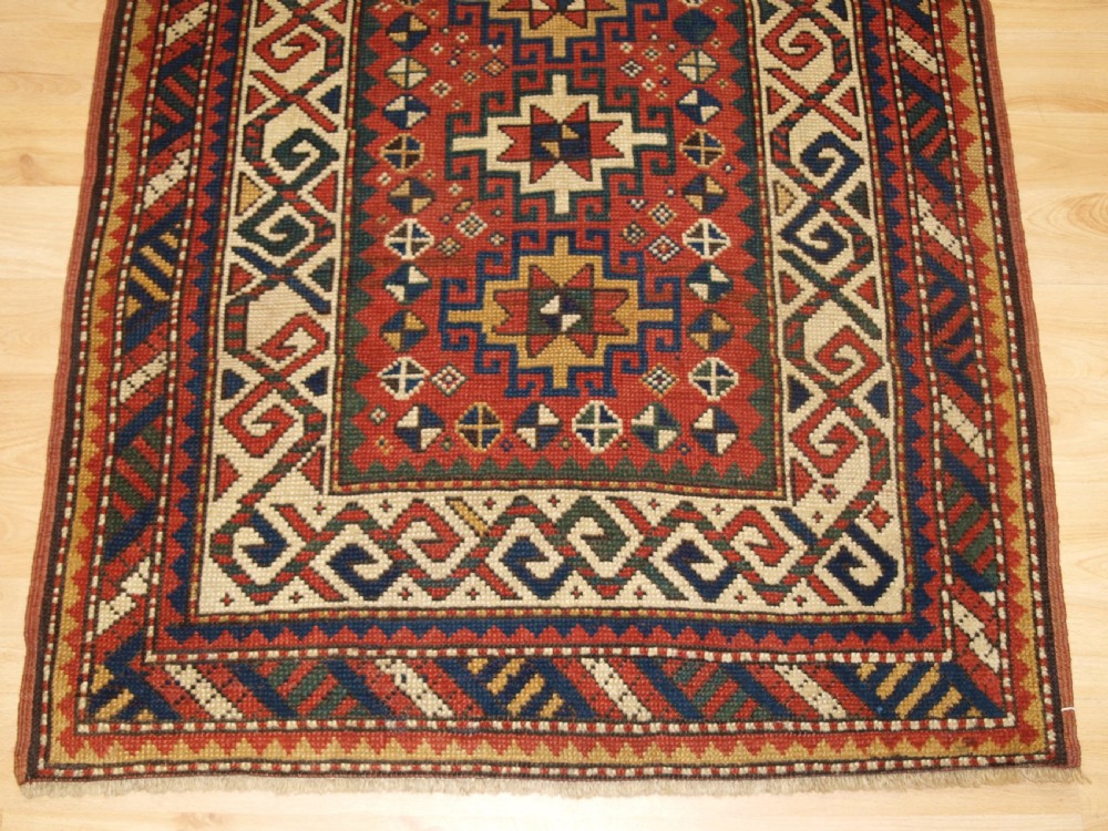 ANTIQUE CAUCASIAN KAZAK RUG WITH MEMLINC GULS, SMALL SIZE, CIRCA 1900. View VI
