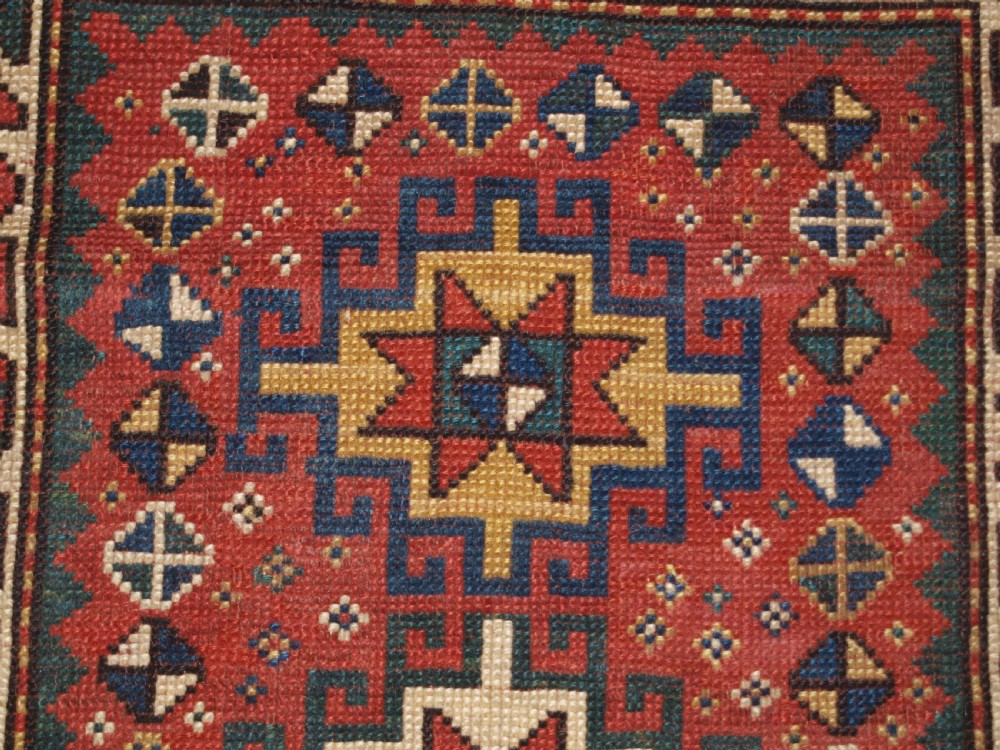 ANTIQUE CAUCASIAN KAZAK RUG WITH MEMLINC GULS, SMALL SIZE, CIRCA 1900. View VII