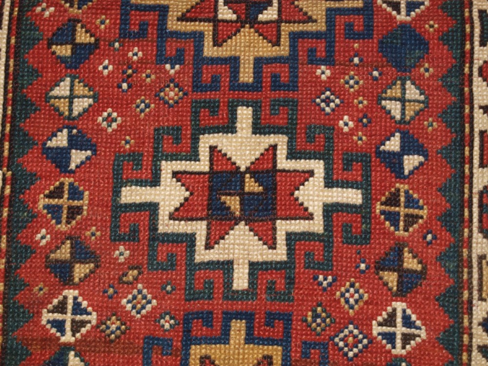 ANTIQUE CAUCASIAN KAZAK RUG WITH MEMLINC GULS, SMALL SIZE, CIRCA 1900. View VIII