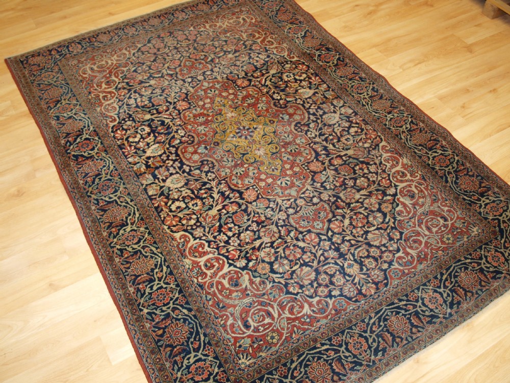 ANTIQUE KASHAN RUG, GREAT COLOUR WITH LOW PILE FOR THE LIVED WITH LOOK, CIRCA 1900.