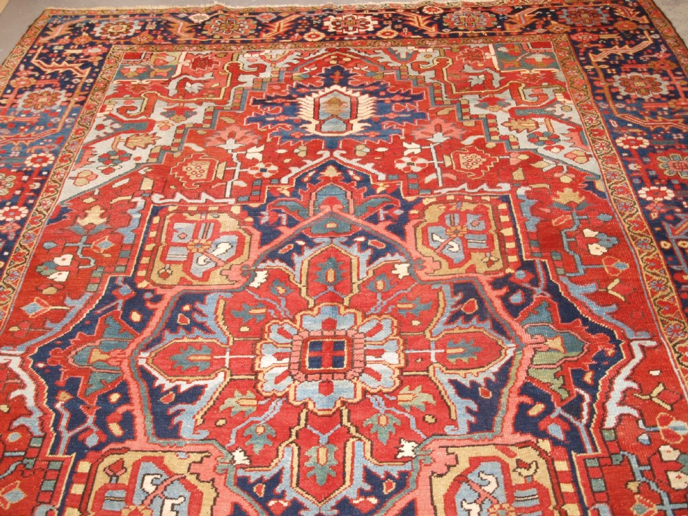 ANTIQUE HERIZ CARPET, EXCELLENT COLOURS, GREAT FURNISHING CARPET, CIRCA 1900. View III