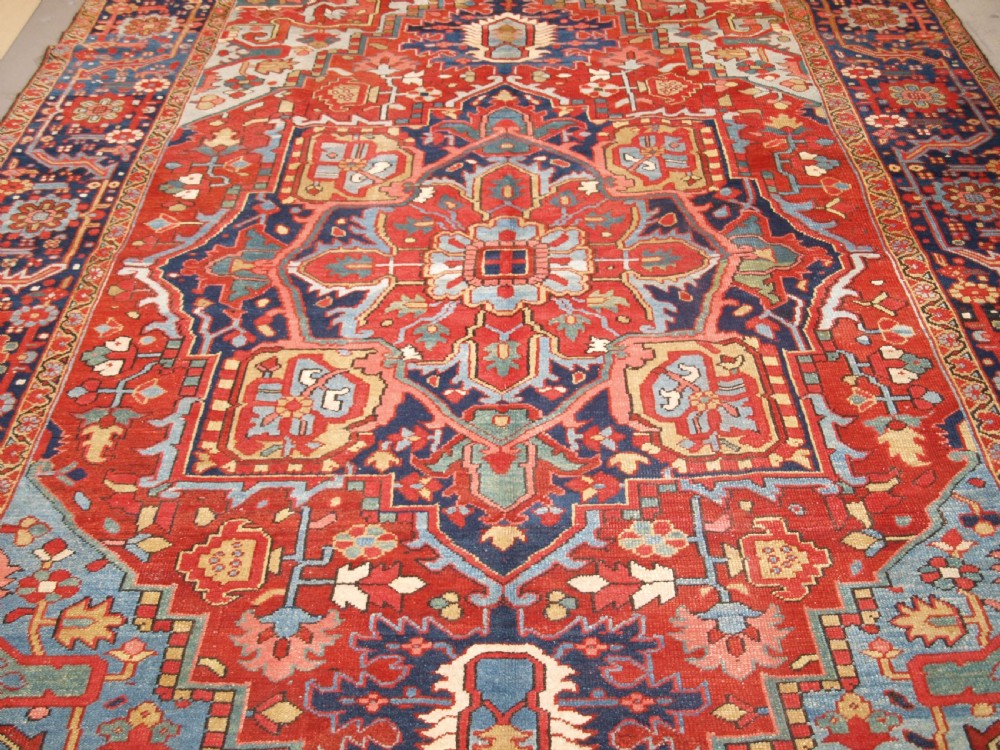 ANTIQUE HERIZ CARPET, EXCELLENT COLOURS, GREAT FURNISHING CARPET, CIRCA 1900. View IV