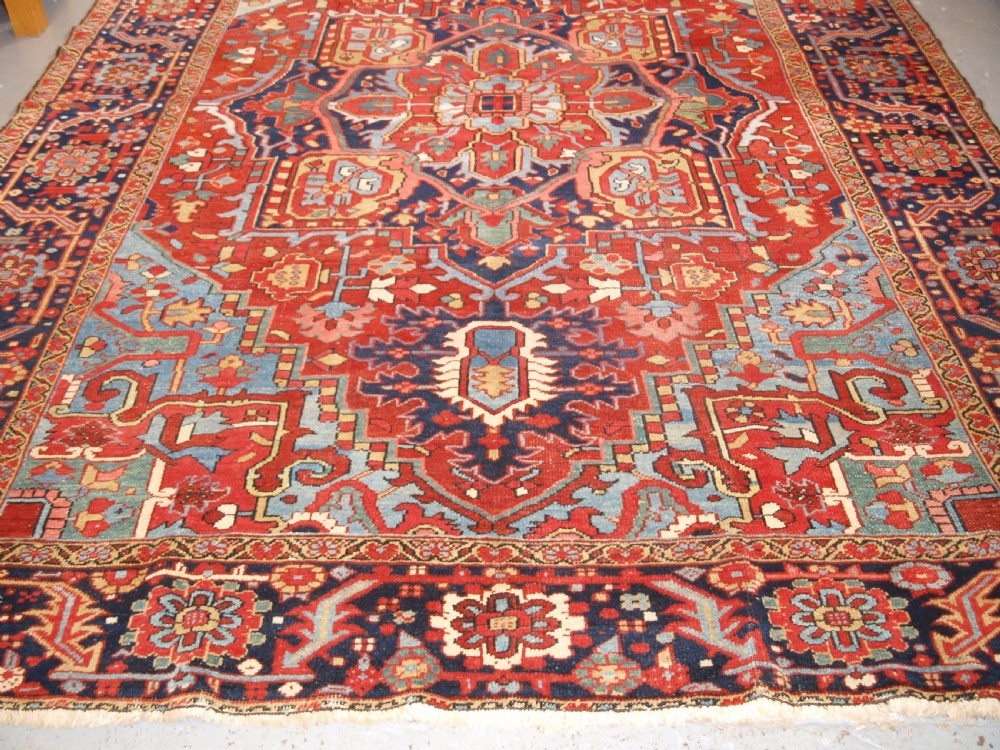 ANTIQUE HERIZ CARPET, EXCELLENT COLOURS, GREAT FURNISHING CARPET, CIRCA 1900. View V
