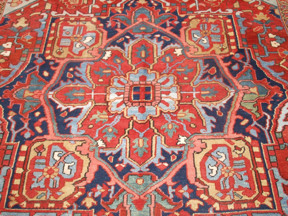 ANTIQUE HERIZ CARPET, EXCELLENT COLOURS, GREAT FURNISHING CARPET, CIRCA 1900. View VIII