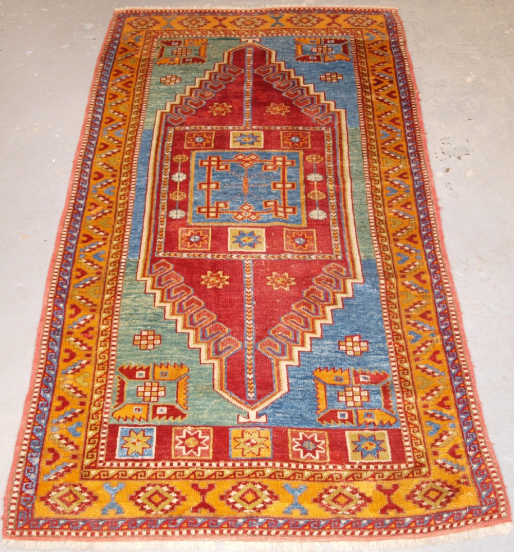 ANTIQUE TURKISH VILLAGE RUG, BERGAMA REGION, SOFT COLOURS, CIRCA 1900.