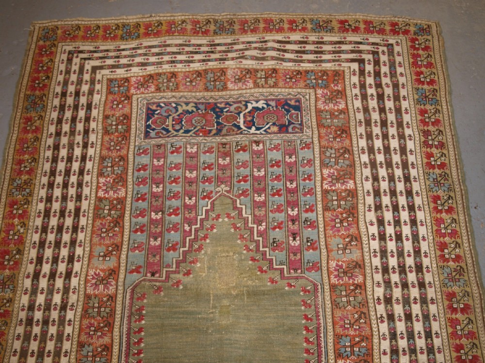 ANTIQUE TURKISH GHIORDES PRAYER RUG, MULTIPLE BORDERS, GREEN FIELD, CIRCA 1800. View II