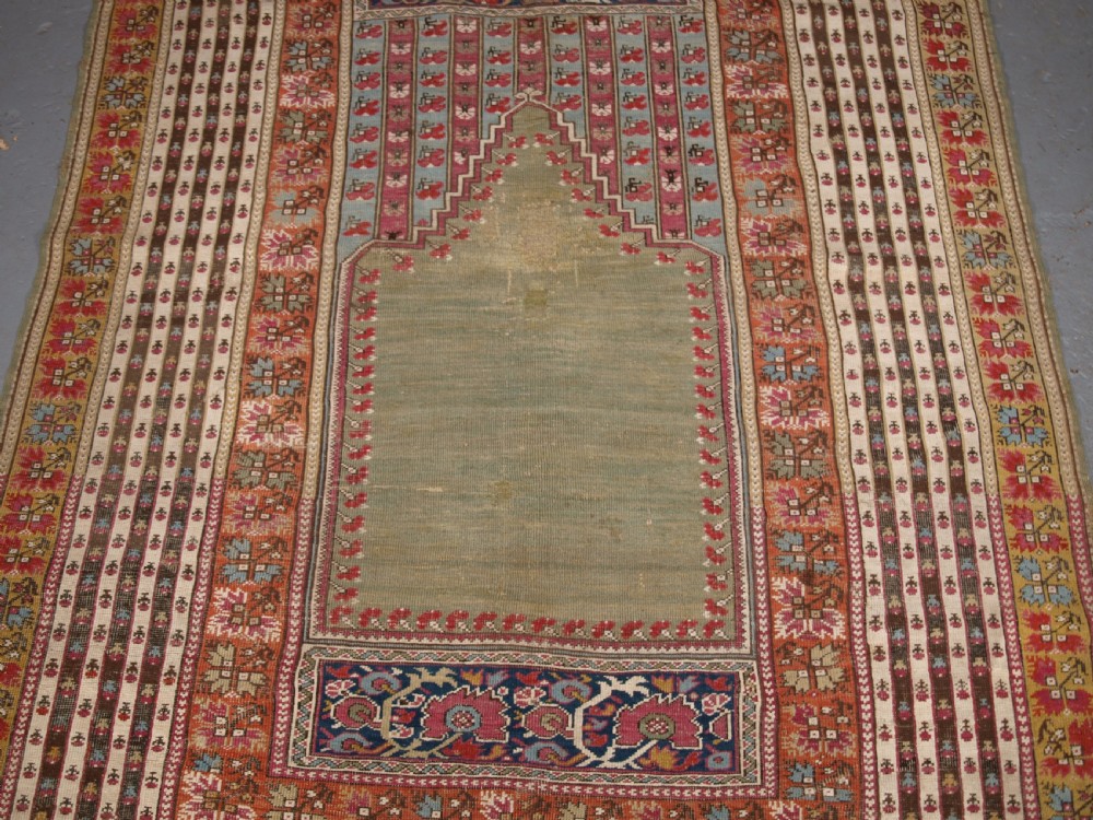 ANTIQUE TURKISH GHIORDES PRAYER RUG, MULTIPLE BORDERS, GREEN FIELD, CIRCA 1800. View III