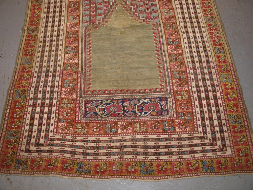 ANTIQUE TURKISH GHIORDES PRAYER RUG, MULTIPLE BORDERS, GREEN FIELD, CIRCA 1800. View IV
