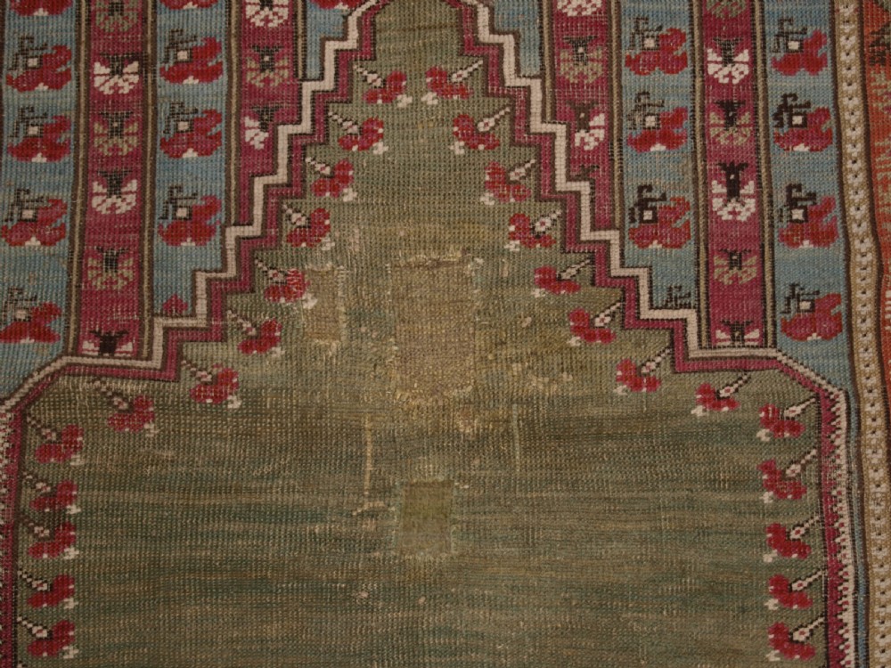 ANTIQUE TURKISH GHIORDES PRAYER RUG, MULTIPLE BORDERS, GREEN FIELD, CIRCA 1800. View VII