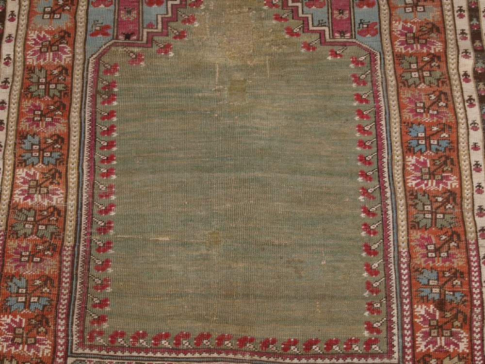 ANTIQUE TURKISH GHIORDES PRAYER RUG, MULTIPLE BORDERS, GREEN FIELD, CIRCA 1800. View VIII
