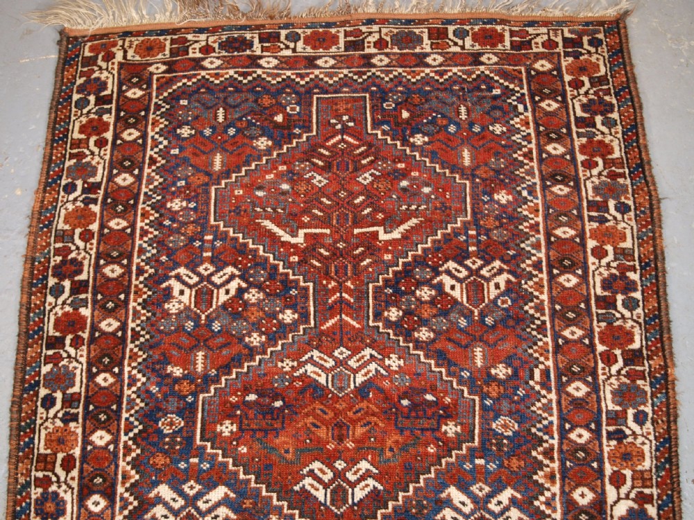 OLD KHAMSEH TRIBAL RUG, TRIBAL DESIGN, SMALL SIZE, CIRCA 1920. View II