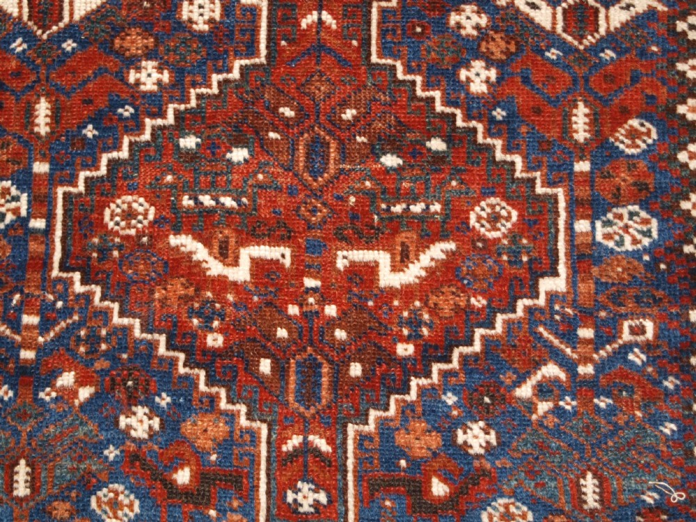OLD KHAMSEH TRIBAL RUG, TRIBAL DESIGN, SMALL SIZE, CIRCA 1920. View VIII