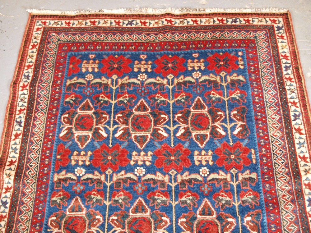 ANTIQUE AFSHAR RUG WITH UNUSUAL LARGE FLOWER DESIGN, CIRCA 1900. View II