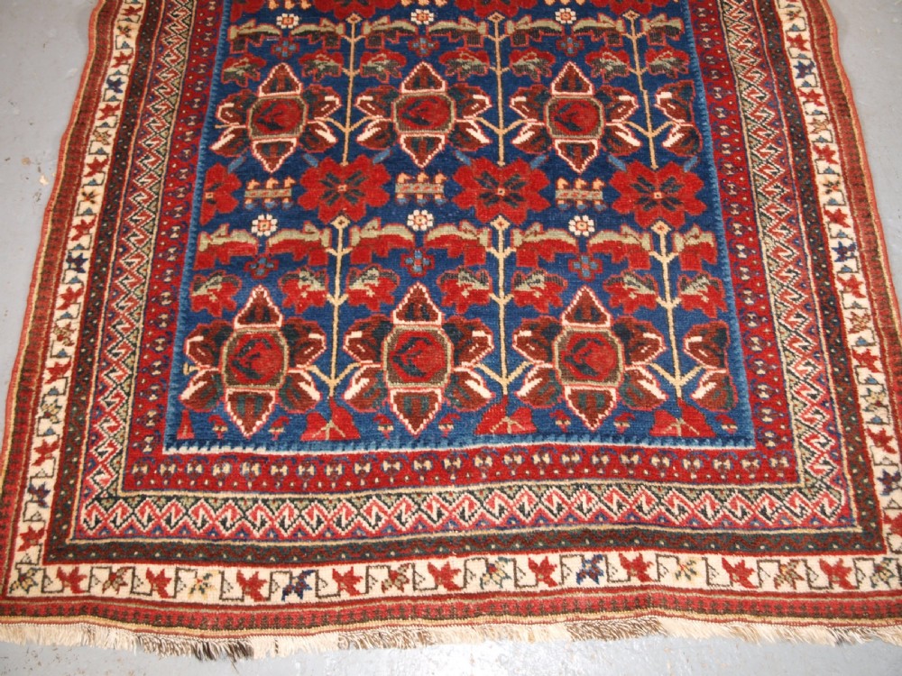 ANTIQUE AFSHAR RUG WITH UNUSUAL LARGE FLOWER DESIGN, CIRCA 1900. View IV