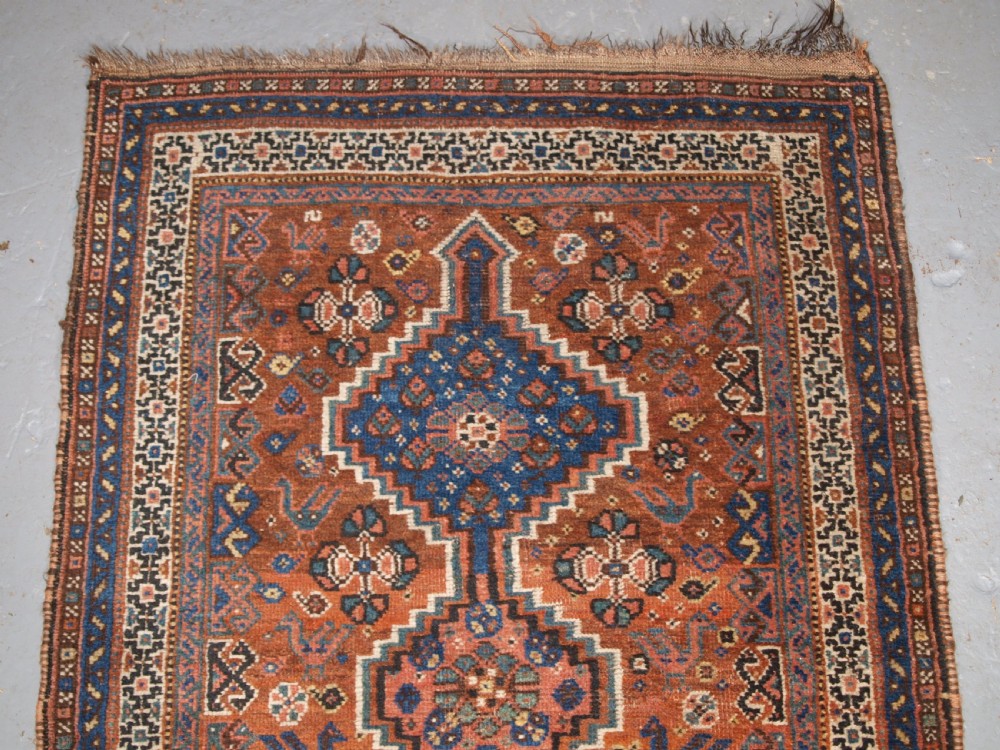 ANTIQUE KHAMSEH SHIRAZ TRIBAL RUG OF SMALL SIZE, CIRCA 1910. View III
