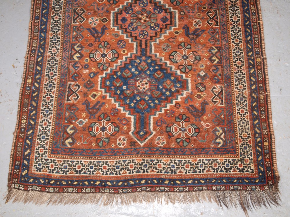 ANTIQUE KHAMSEH SHIRAZ TRIBAL RUG OF SMALL SIZE, CIRCA 1910. View V