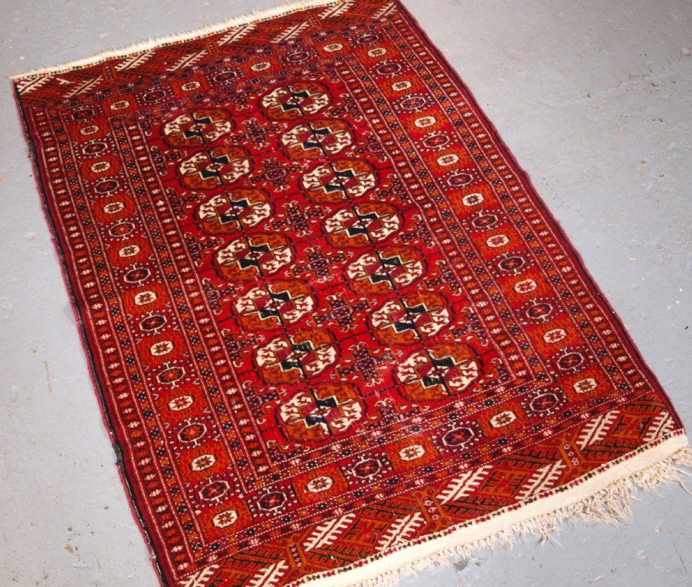 ANTIQUE TEKKE TURKMEN RUG OF SMALL SIZE, CIRCA 1900. View II