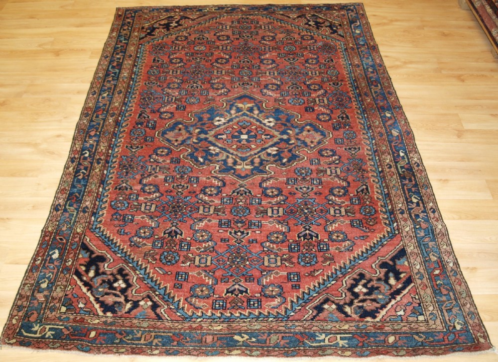 ANTIQUE HAMADAN REGION VILLAGE RUG, GOOD SOFT COLOURS, CIRCA 1900.