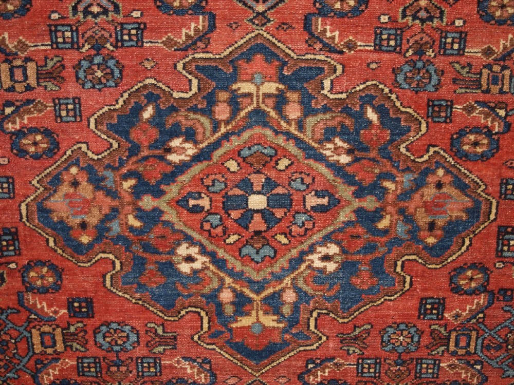 ANTIQUE HAMADAN REGION VILLAGE RUG, GOOD SOFT COLOURS, CIRCA 1900. View VIII
