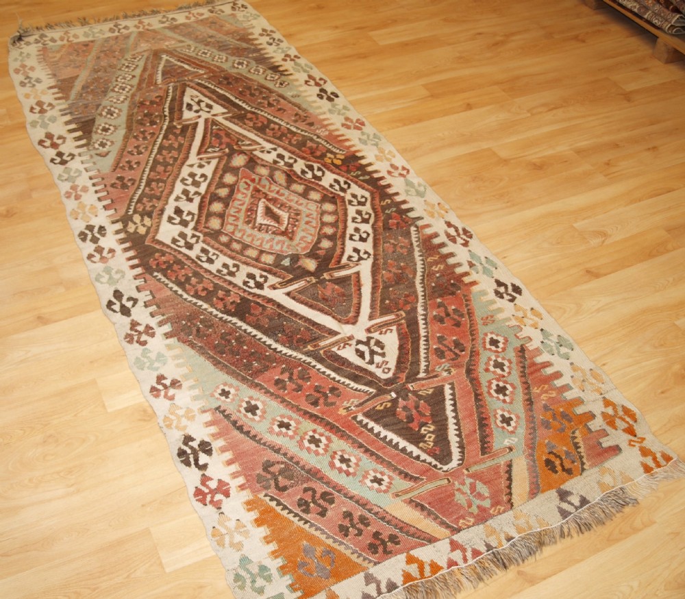 ANTIQUE TURKISH KAYSERI KILIM, SINGLE MEDALLION DESIGN, CIRCA 1920. View II