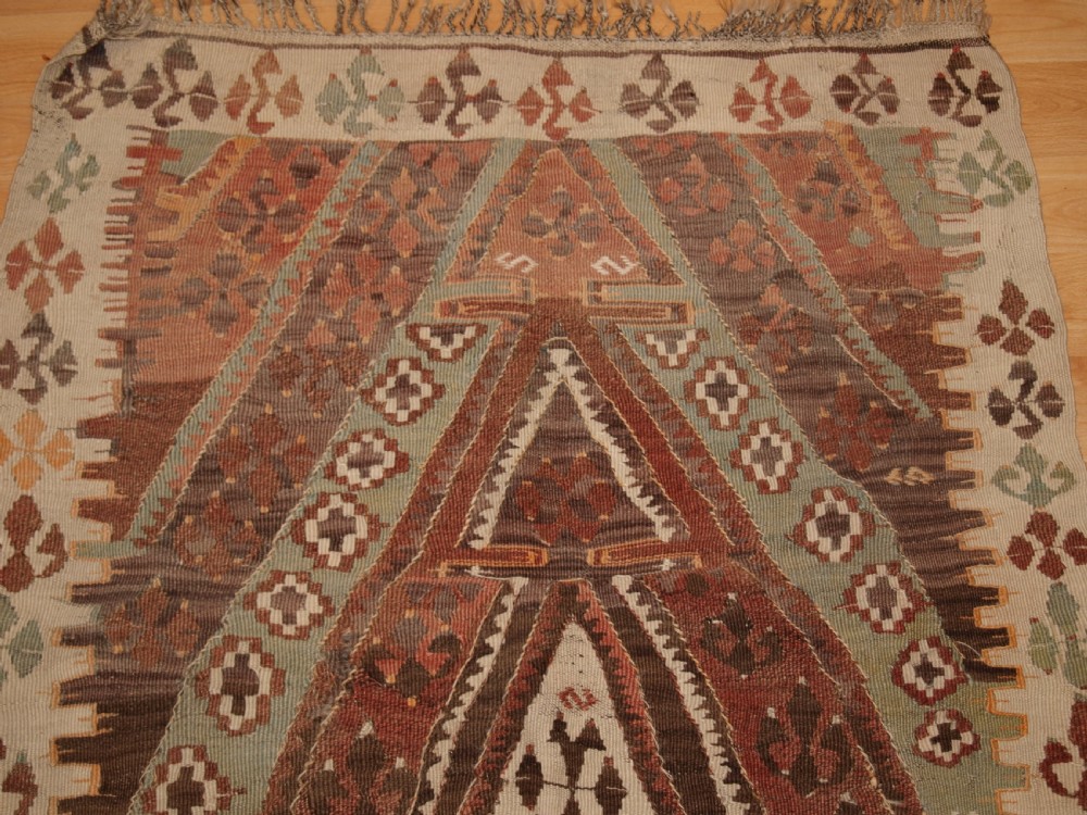 ANTIQUE TURKISH KAYSERI KILIM, SINGLE MEDALLION DESIGN, CIRCA 1920. View III