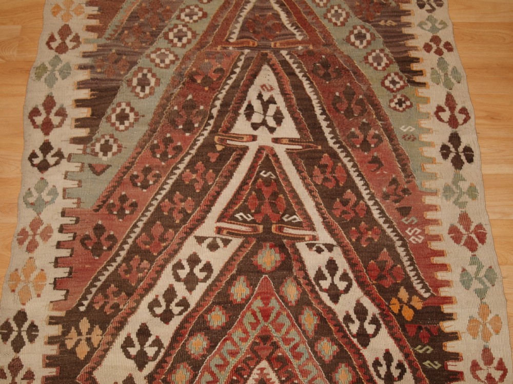 ANTIQUE TURKISH KAYSERI KILIM, SINGLE MEDALLION DESIGN, CIRCA 1920. View IV