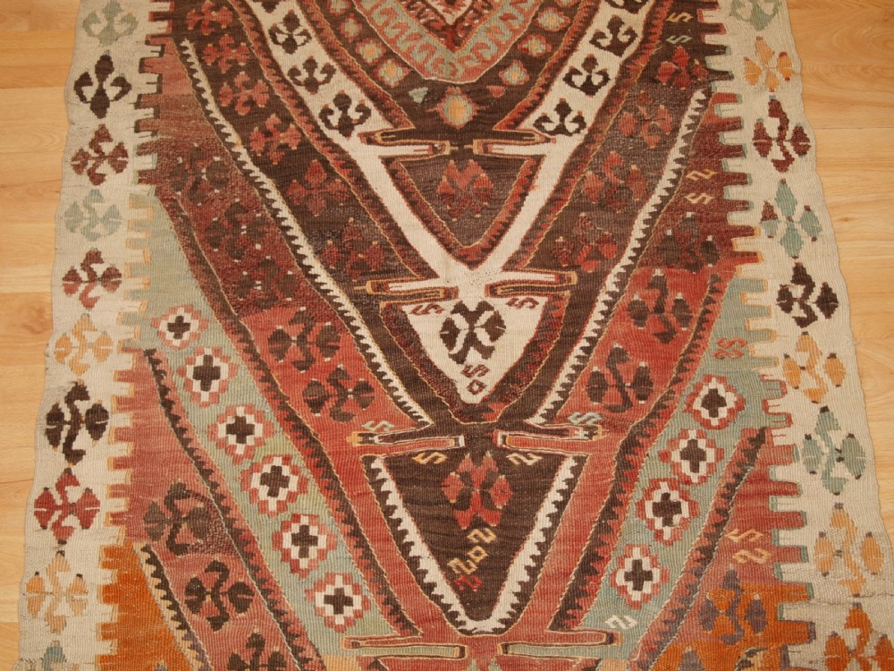 ANTIQUE TURKISH KAYSERI KILIM, SINGLE MEDALLION DESIGN, CIRCA 1920. View VI