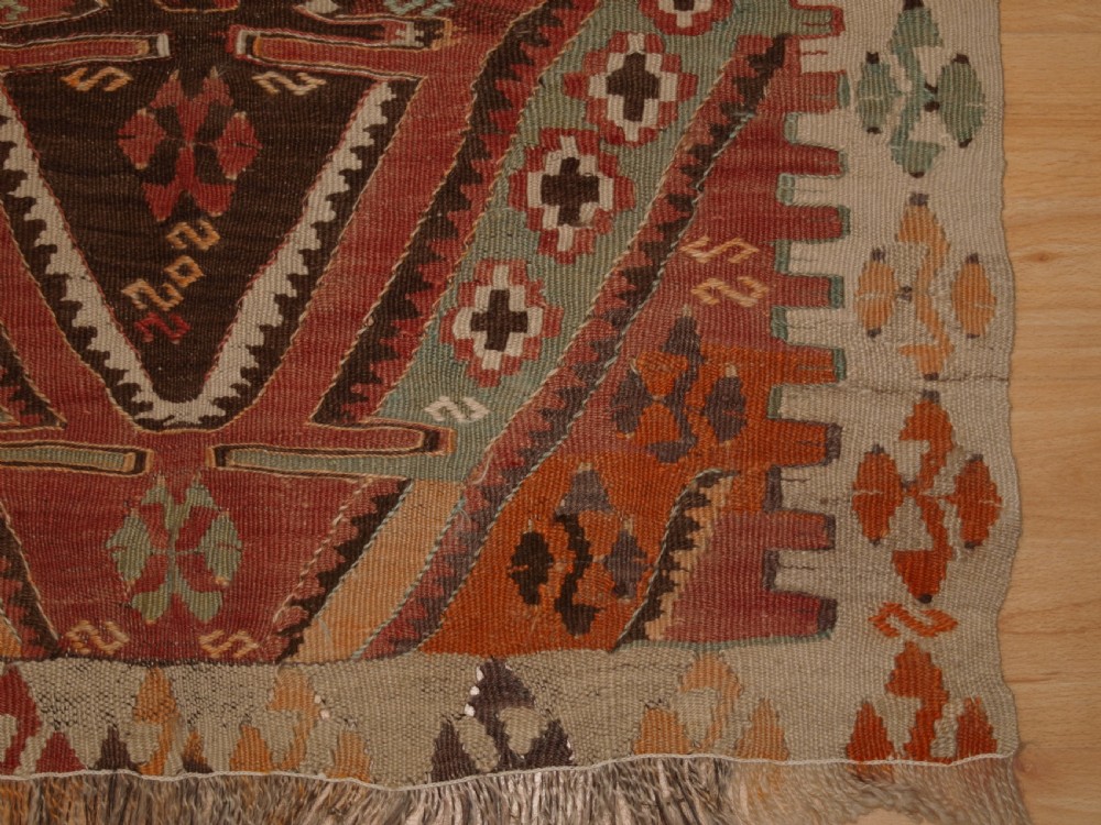 ANTIQUE TURKISH KAYSERI KILIM, SINGLE MEDALLION DESIGN, CIRCA 1920. View X