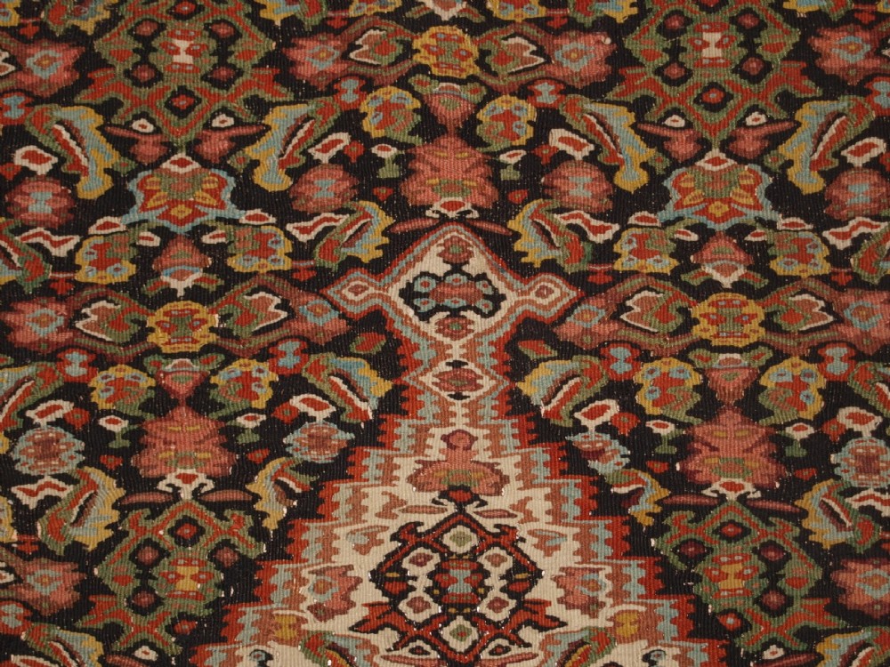 ANTIQUE SENNEH KILIM, SINGLE MEDALLION WITH HERATI, CIRCA 1900. View VII
