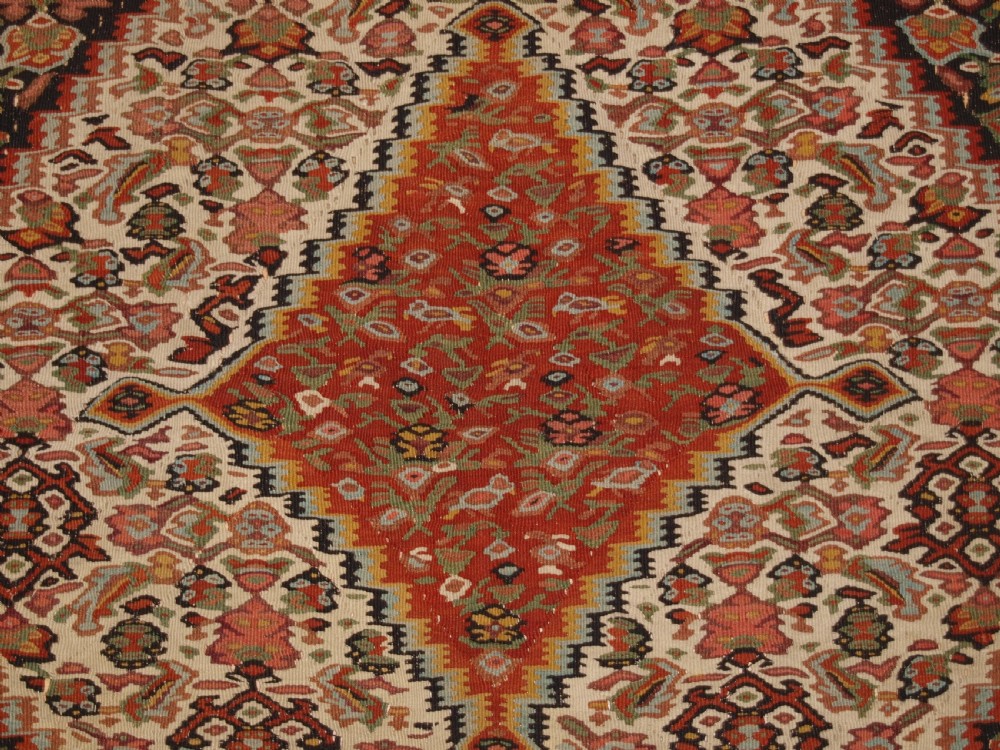 ANTIQUE SENNEH KILIM, SINGLE MEDALLION WITH HERATI, CIRCA 1900. View VIII
