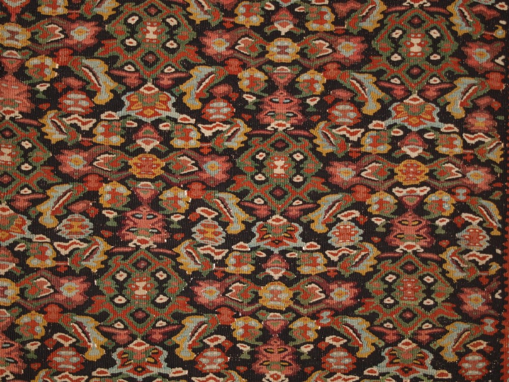 ANTIQUE SENNEH KILIM, SINGLE MEDALLION WITH HERATI, CIRCA 1900. View IX