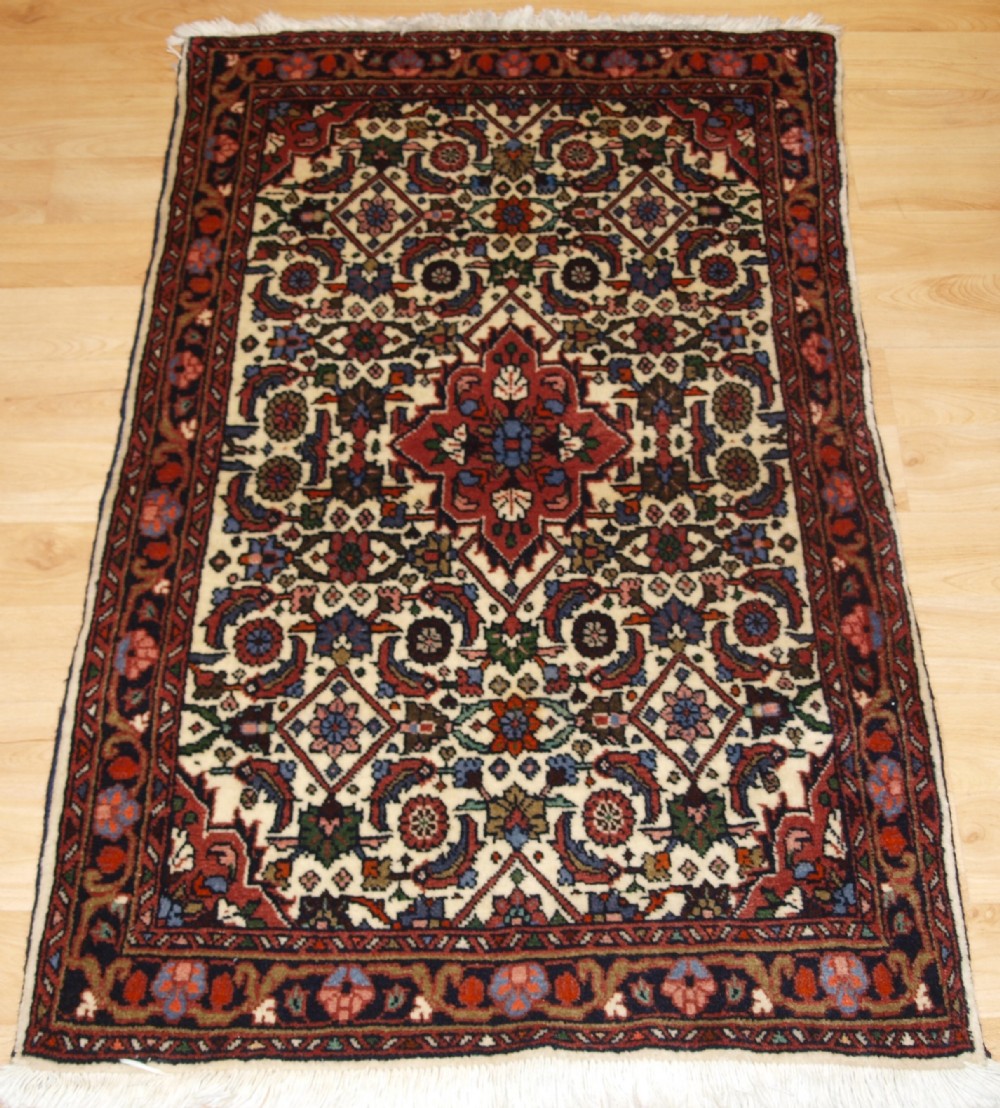 OLD HAMADAN REGION RUG OF SMALL SIZE WITH HERATI DESIGN, CIRCA 1930.