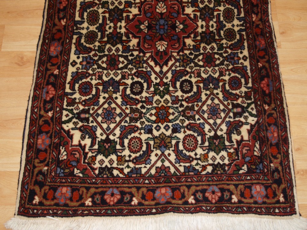 OLD HAMADAN REGION RUG OF SMALL SIZE WITH HERATI DESIGN, CIRCA 1930. View VI