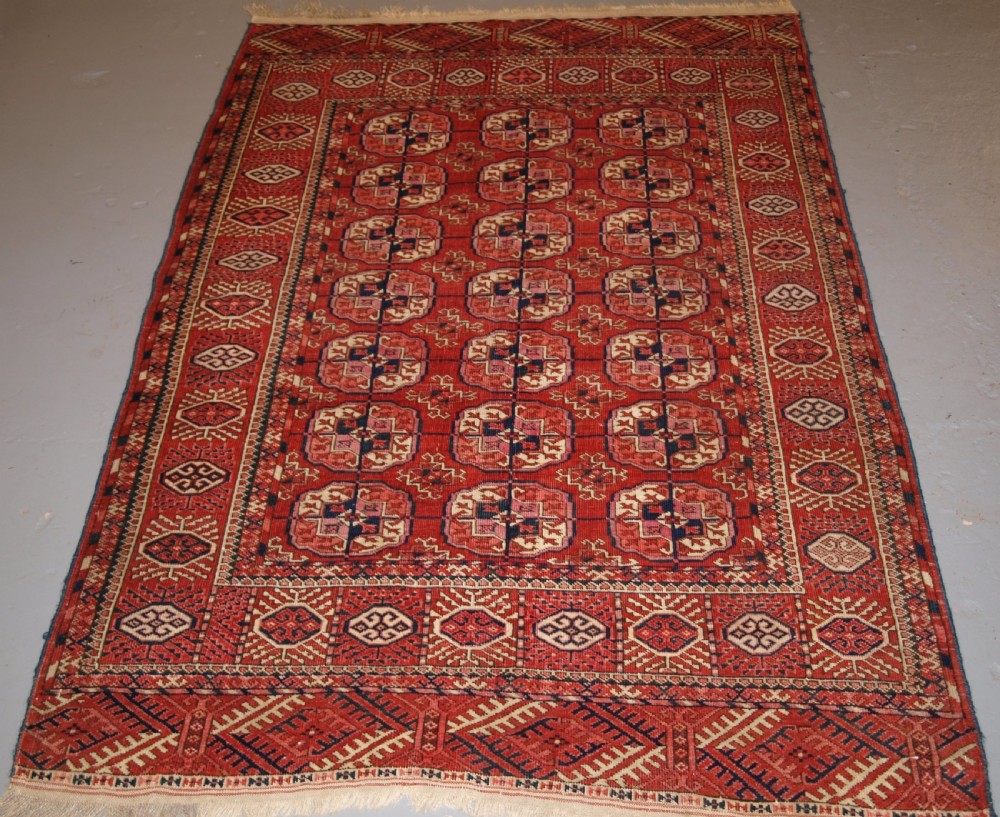 ANTIQUE TEKKE TIRKMEN RUG WITH SOFT COLOUR, CIRCA 1900.