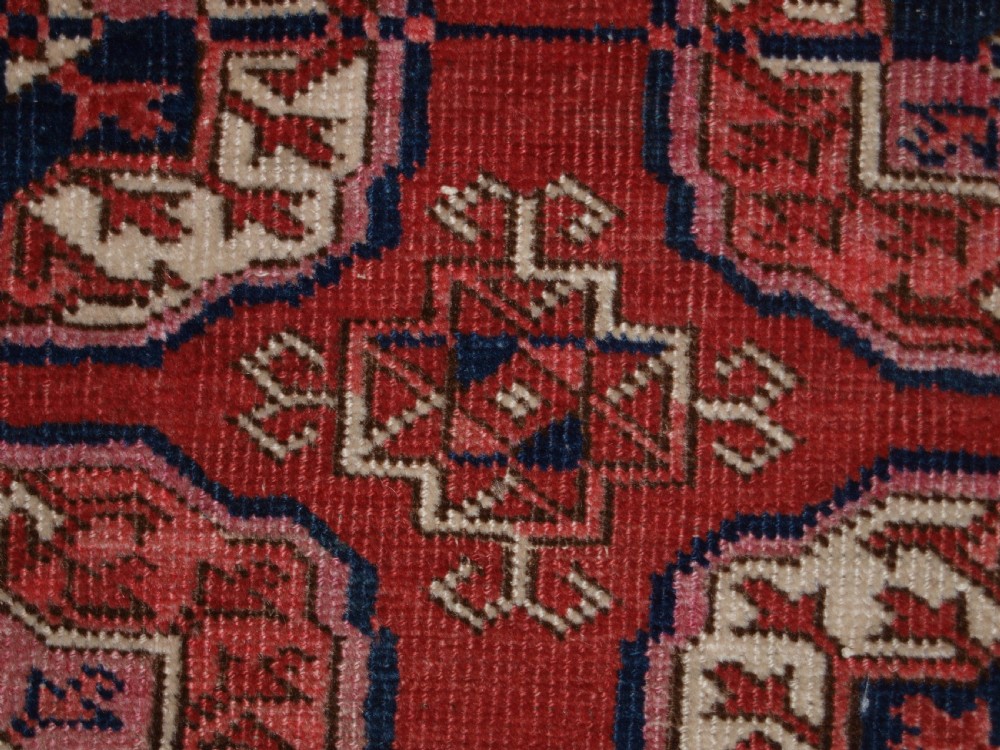 ANTIQUE TEKKE TIRKMEN RUG WITH SOFT COLOUR, CIRCA 1900. View III