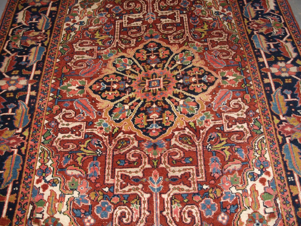 ANTIQUE HERIZ CARPET, SCARCE SMALL ROOM SIZE, CIRCA 1900/20. View III