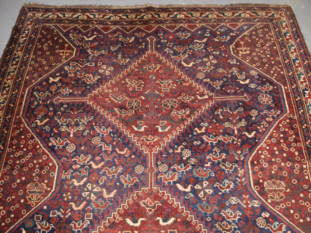 ANTIQUE KHAMSEH RUG WITH ALL OVER CHICKEN DESIGN, CIRCA 1900/20. View III