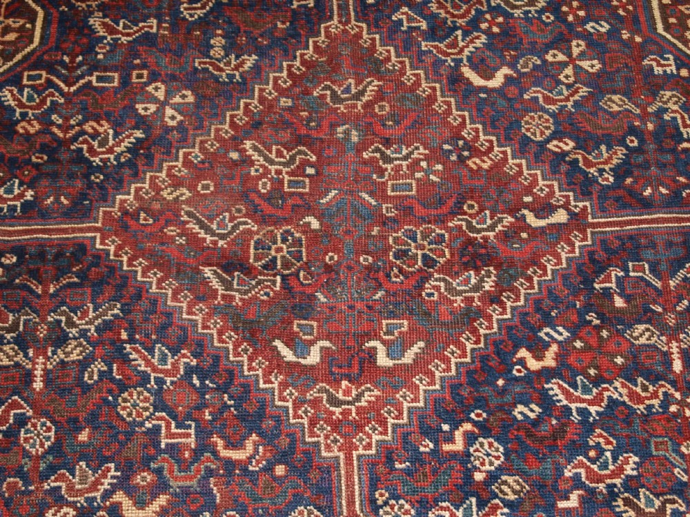 ANTIQUE KHAMSEH RUG WITH ALL OVER CHICKEN DESIGN, CIRCA 1900/20. View IX