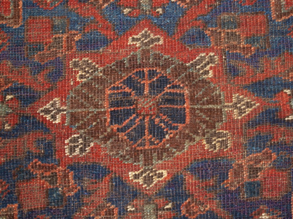 ANTIQUE KHAMSEH BAHARLU TRIBAL RUG, SINGLE MEDALLION, CIRCA 1900/20. View X
