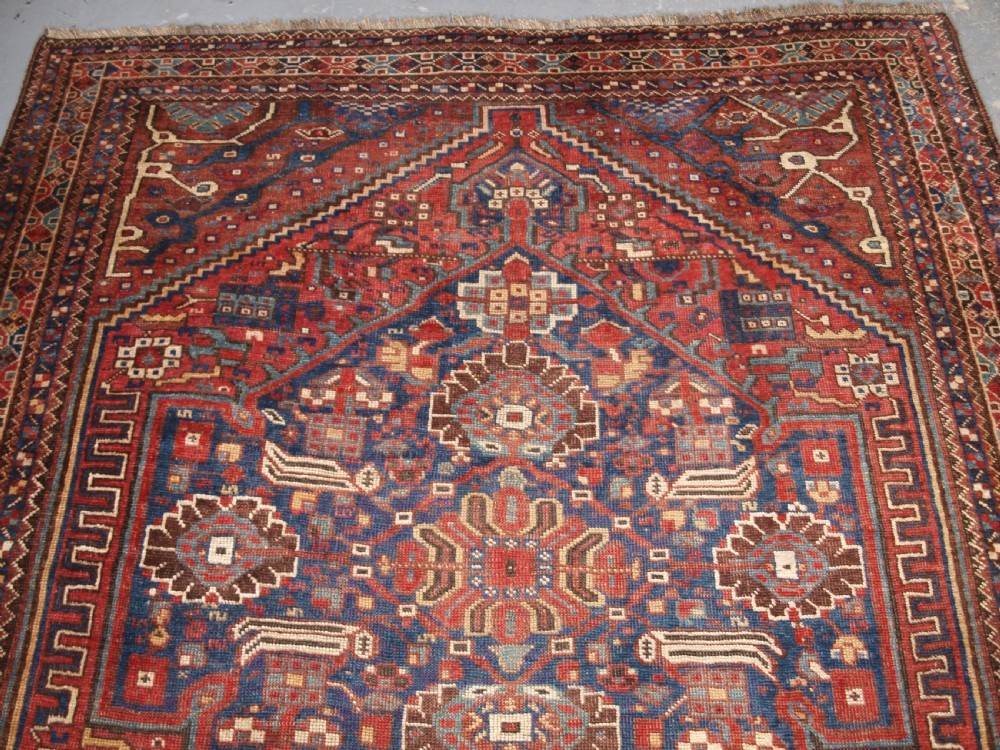 ANTIQUE KHAMSEH TRIBAL RUG WITH SUPERB DESIGN AND COLOUR, CIRCA 1900/20. View III