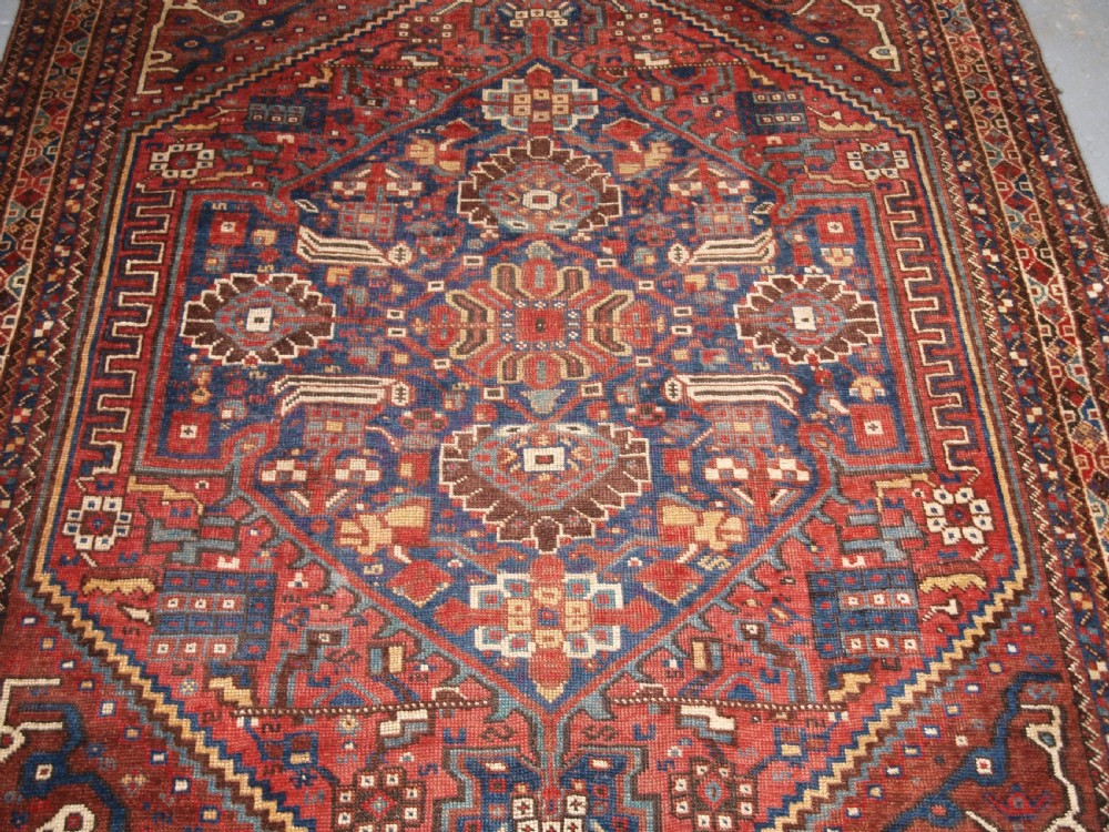 ANTIQUE KHAMSEH TRIBAL RUG WITH SUPERB DESIGN AND COLOUR, CIRCA 1900/20. View IV