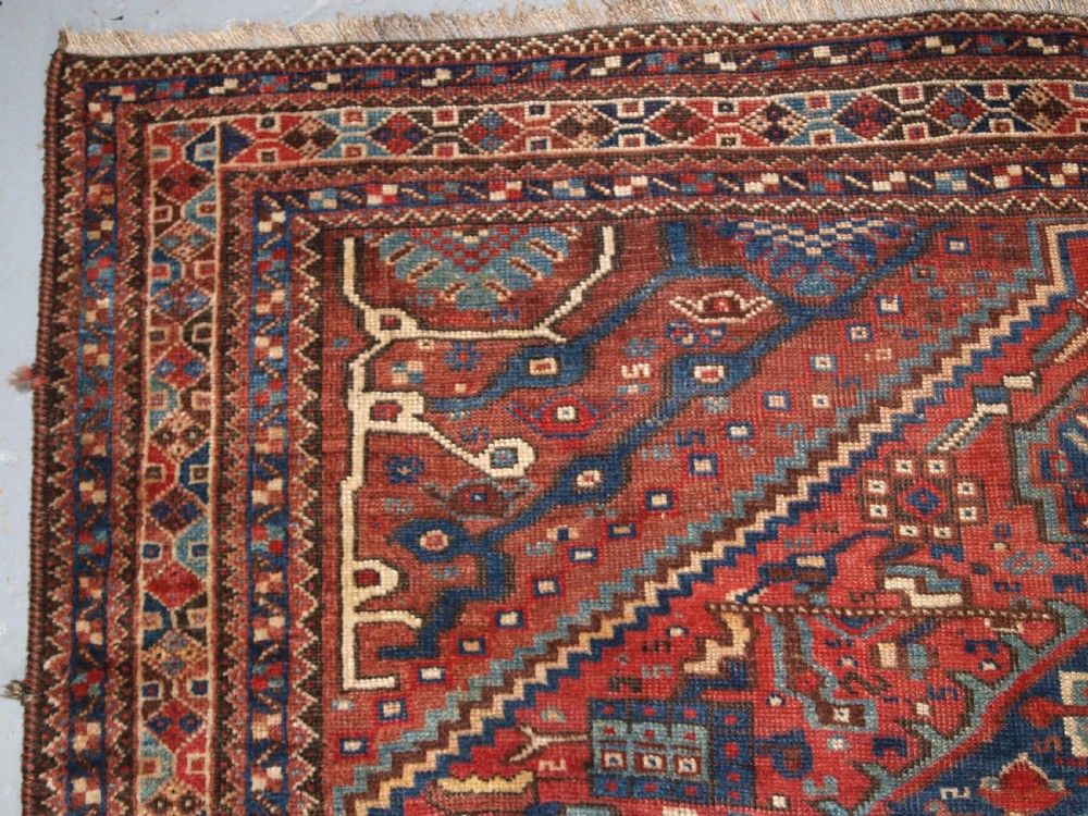 ANTIQUE KHAMSEH TRIBAL RUG WITH SUPERB DESIGN AND COLOUR, CIRCA 1900/20. View VI