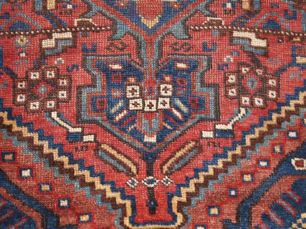 ANTIQUE KHAMSEH TRIBAL RUG WITH SUPERB DESIGN AND COLOUR, CIRCA 1900/20. View XIII