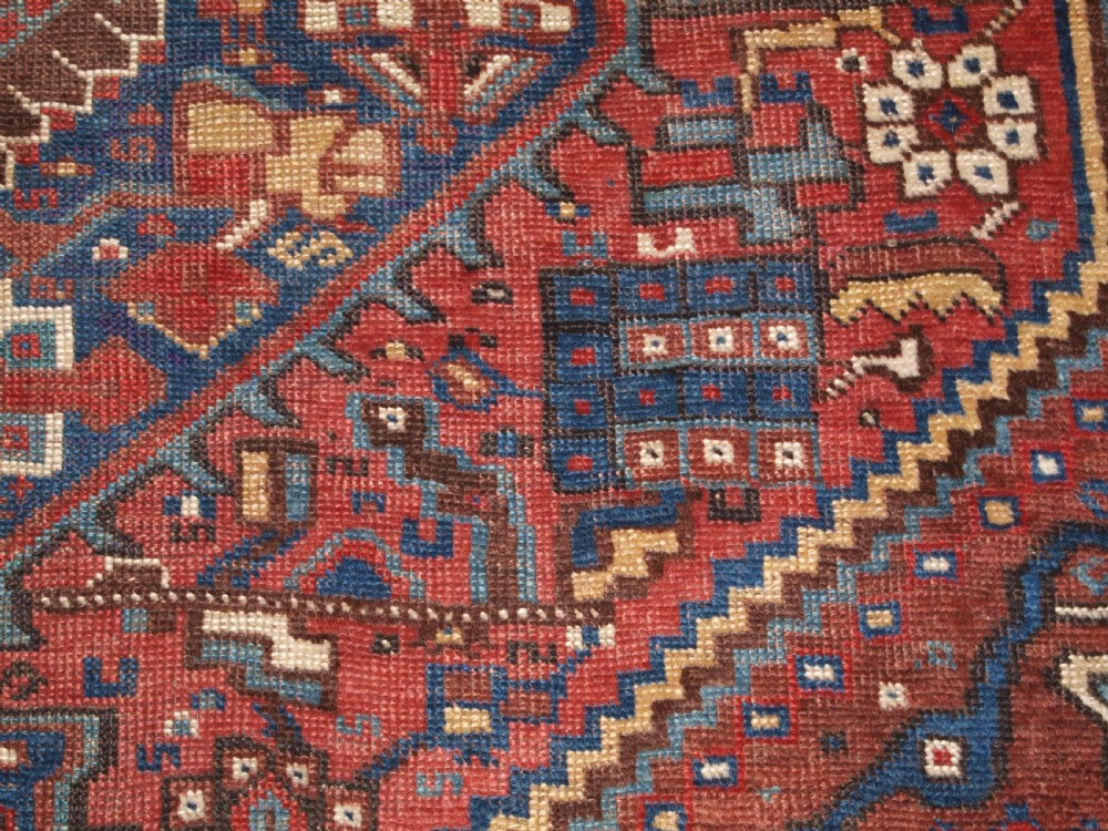 ANTIQUE KHAMSEH TRIBAL RUG WITH SUPERB DESIGN AND COLOUR, CIRCA 1900/20. View XIV