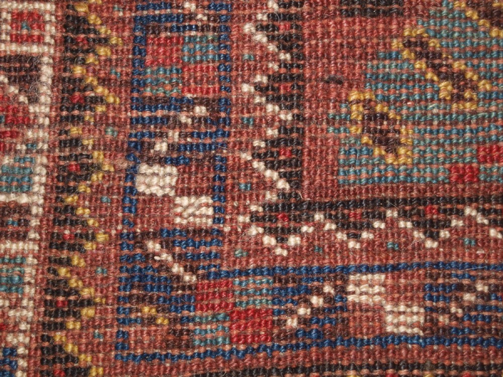 ANTIQUE KHAMSEH TRIBAL RUG WITH SUPERB DESIGN AND COLOUR, CIRCA 1900/20. View XVII